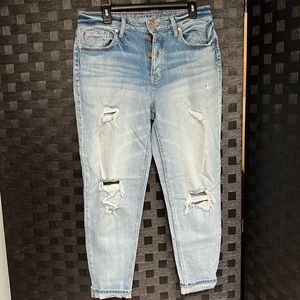 Women’s die 12 high rise distressed mom jeans. Edgely